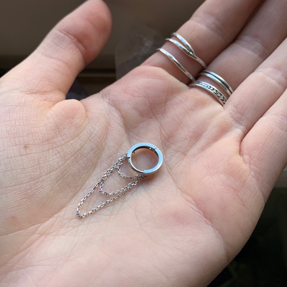 14ct white gold clicker hoop